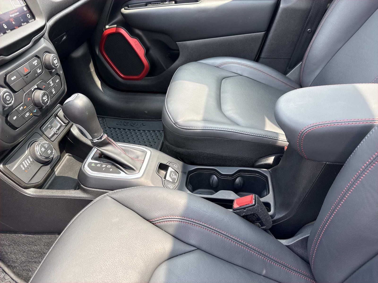 Used 2023 Jeep Renegade Trailhawk w/ Sun/Sound Group AWD/4WD image 21