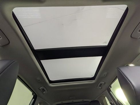 Used 2024 Nissan Rogue SV w/ SV Premium Package image 8