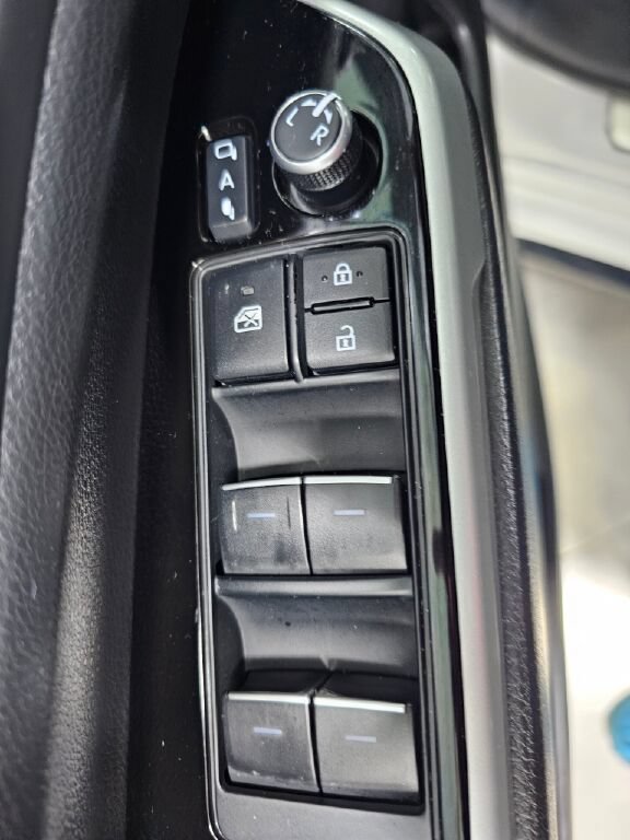 Used 2026 Toyota Sienna Platinum AWD/4WD image 32