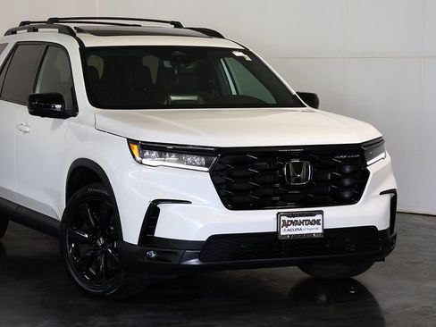 Used 2025 Honda Pilot Black Edition image 6