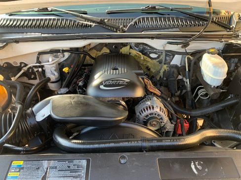 Used 2005 GMC Sierra 2500 SLE image 9