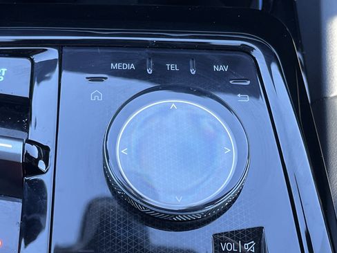 Used 2024 BMW i5 eDrive40i image 8