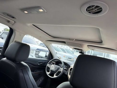 Used 2023 GMC Acadia Denali w/ Denali Ultimate Package FWD image 13