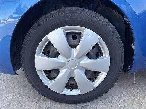 Used 2010 Toyota Yaris 4-Door Hatchback FWD image 19