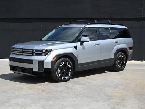 Used 2025 Hyundai Santa Fe SEL image 2