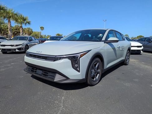 New 2026 Kia K4 LXS image 4