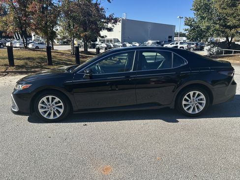 Used 2022 Toyota Camry LE image 8