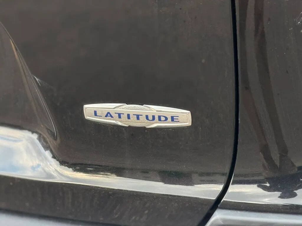 Used 2019 Jeep Cherokee Latitude w/ Popular Appearance Group FWD image 7