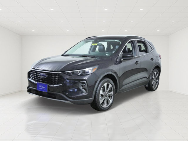 Certified 2024 Ford Escape Platinum AWD/4WD image 2