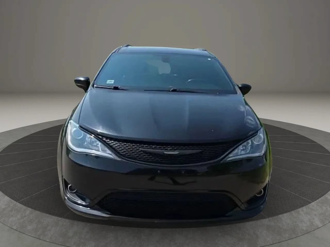 Used 2019 Chrysler Pacifica Touring-L FWD image 2