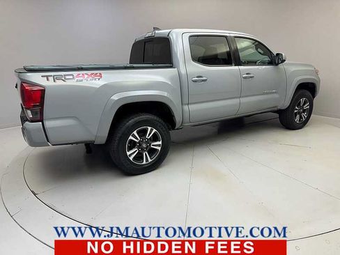 Used 2018 Toyota Tacoma TRD Sport AWD/4WD image 5