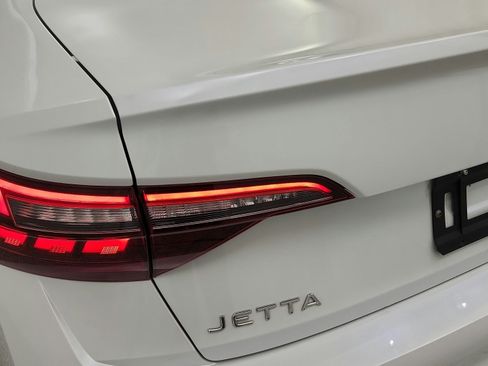 Used 2022 Volkswagen Jetta SE w/ Panoramic Sunroof Package FWD image 29