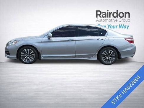 Used 2017 Honda Accord Touring image 4