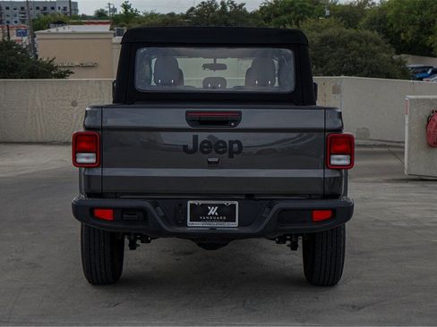Used 2024 Jeep Gladiator Sport image 6