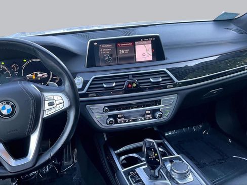 Used 2019 BMW 750i xDrive w/ M Sport Package AWD/4WD image 6