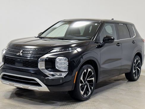 Used 2024 Mitsubishi Outlander SE Black Edition image 6