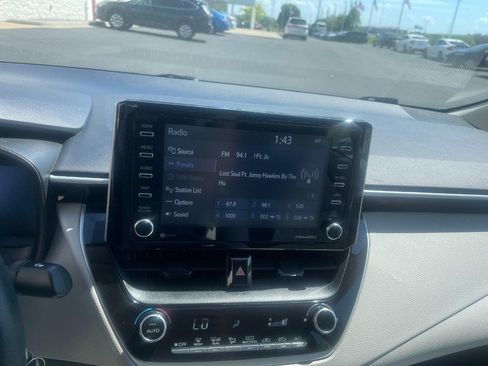 Used 2021 Toyota Corolla LE FWD image 21