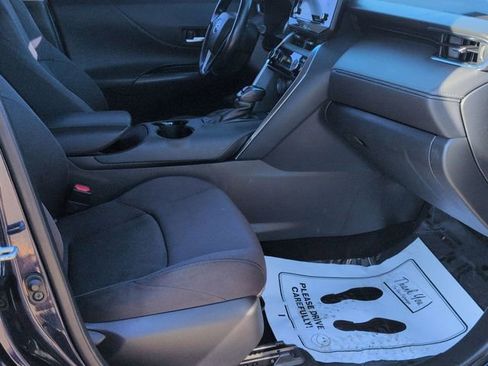 Certified 2021 Toyota Venza LE w/ Carpet Mat Package (TMS) image 27