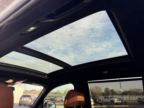 Used 2022 BMW ALPINA XB7 image 28