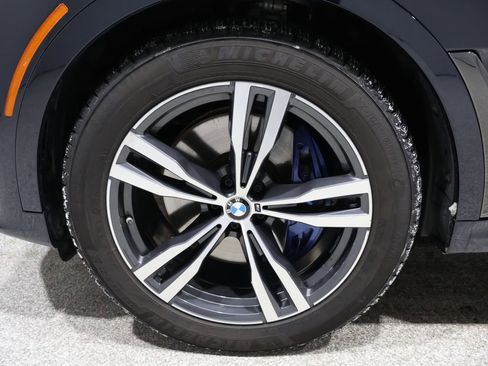 Used 2021 BMW X7 M50i image 9