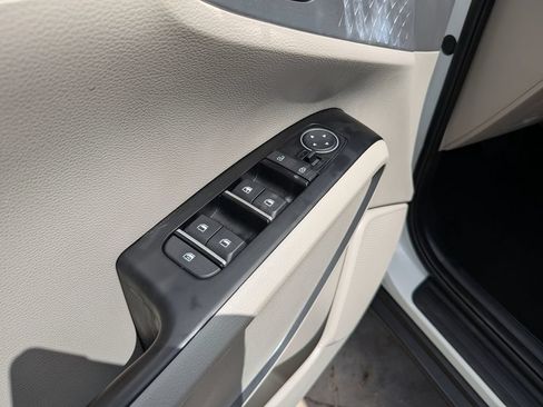 Certified 2025 Kia Soul LX w/ LX Technology Package FWD image 19