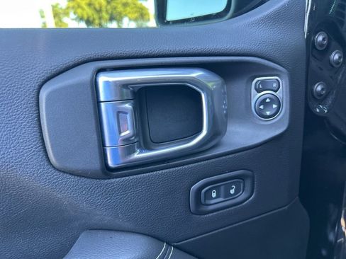 Certified 2021 Jeep Wrangler Unlimited Sahara image 36