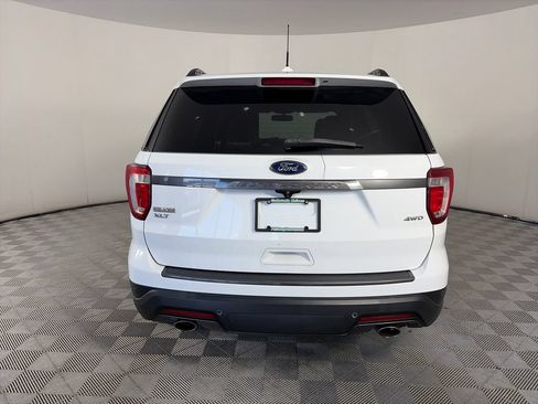 Used 2018 Ford Explorer XLT w/ Equipment Group 202A AWD/4WD image 6