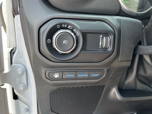 Used 2023 Jeep Wrangler Unlimited Sahara w/ Cold Weather Group AWD/4WD image 32