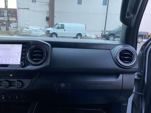 Used 2020 Toyota Tacoma SR5 image 19