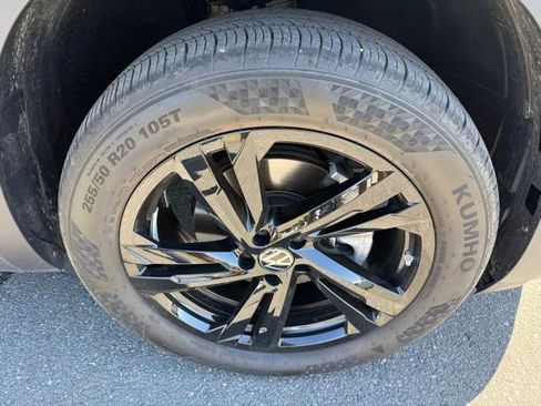 Used 2025 Volkswagen Atlas Cross Sport SEL R-Line AWD/4WD image 31