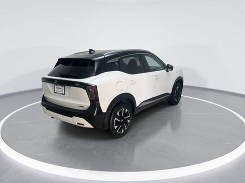 Certified 2025 Nissan Kicks SV w/ SV Premium Package AWD/4WD image 9