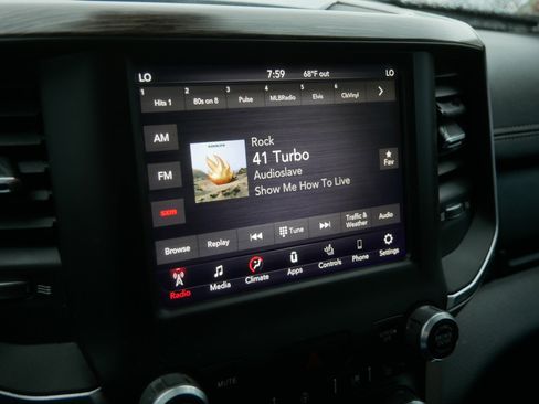 Used 2019 RAM 1500 Laramie AWD/4WD image 31