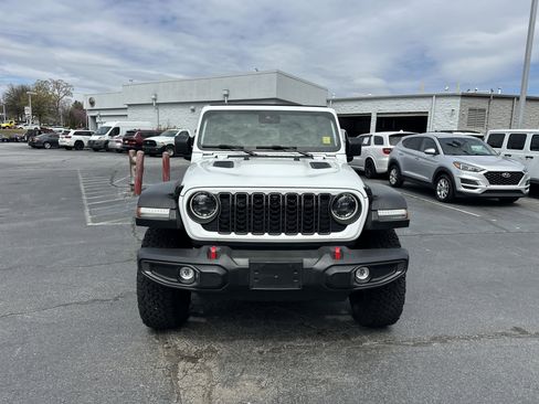 Used 2024 Jeep Wrangler Unlimited Rubicon w/ Technology Group image 4