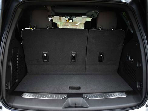 New 2026 Chevrolet Tahoe High Country w/ Sun And Tow Package AWD/4WD image 8