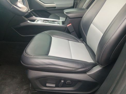 Used 2022 Ford Explorer XLT w/ Equipment Group 202A image 27