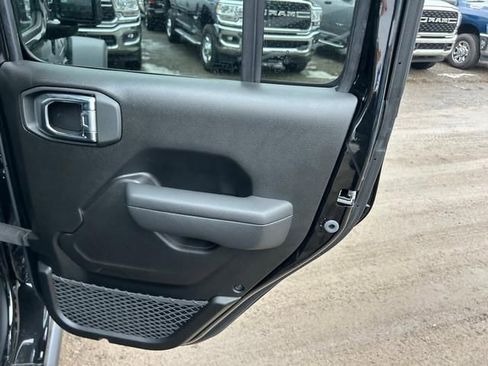 New 2025 Jeep Wrangler Unlimited Rubicon AWD/4WD image 27