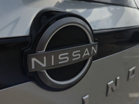 Used 2025 Nissan Pathfinder SV FWD image 28