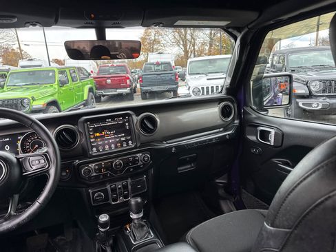 Used 2023 Jeep Wrangler Freedom Edition image 33