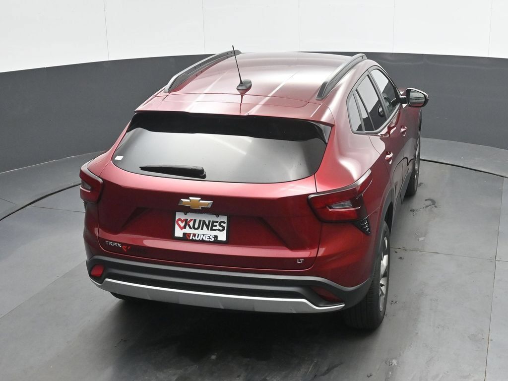 Used 2025 Chevrolet Trax LT FWD image 29
