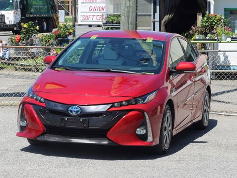 Used 2018 Toyota Prius Prime Advanced FWD image 3