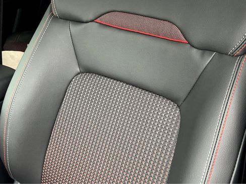 New 2025 Nissan Kicks SR image 16