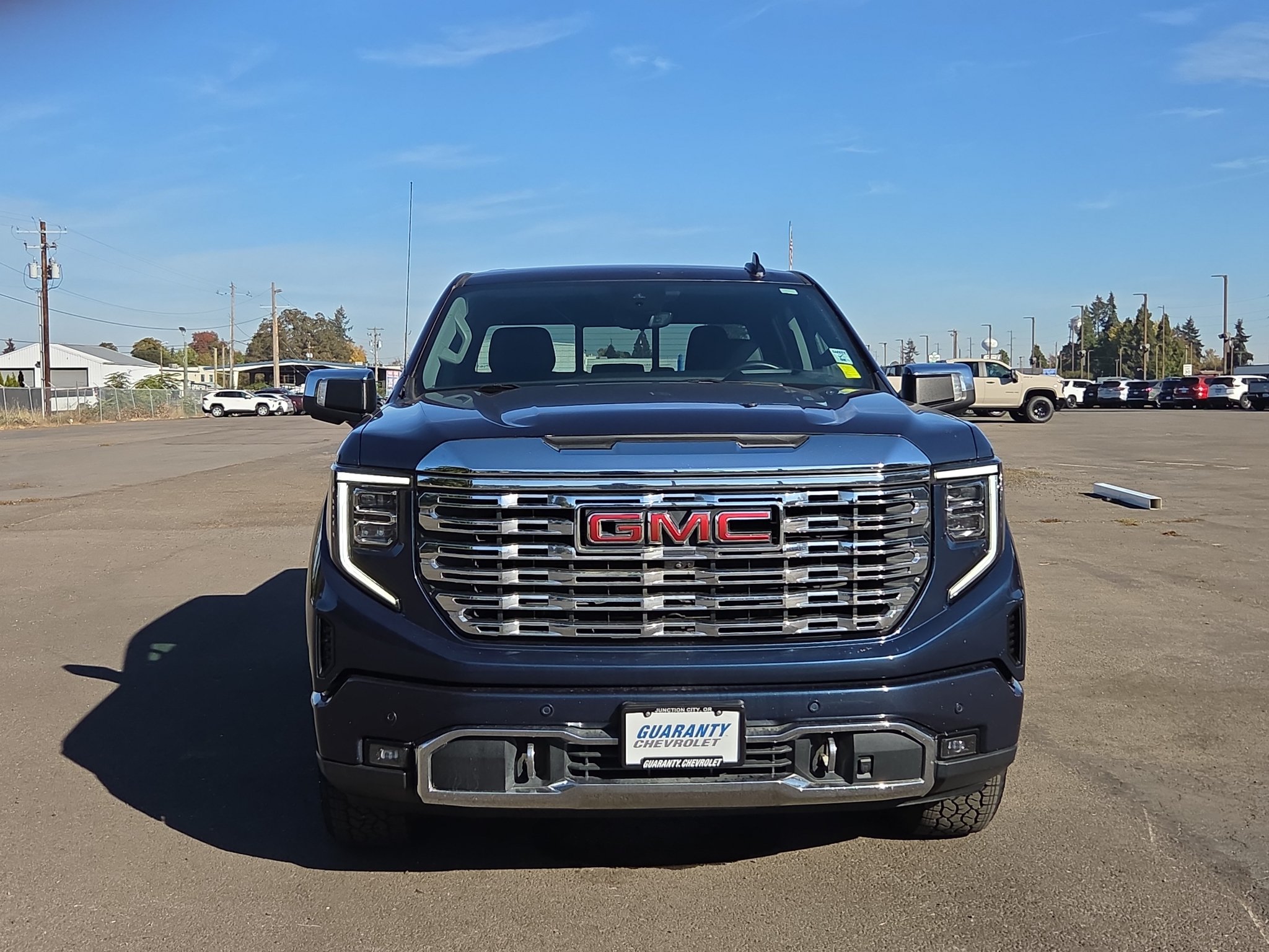 Used 2022 GMC Sierra 1500 Denali w/ Technology Package AWD/4WD image 3