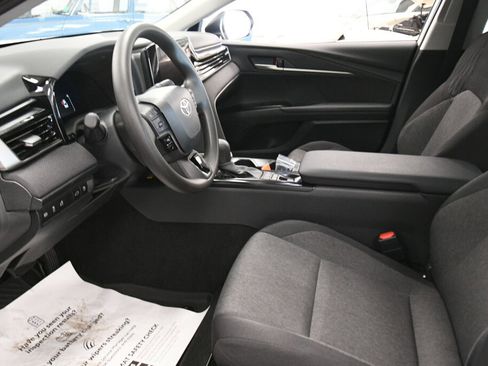 Used 2025 Toyota Camry LE image 18