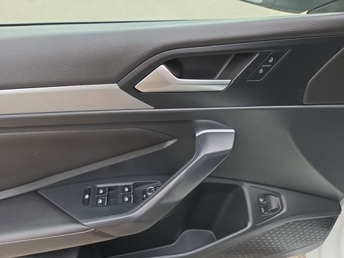 Certified 2022 Volkswagen Jetta SE image 22