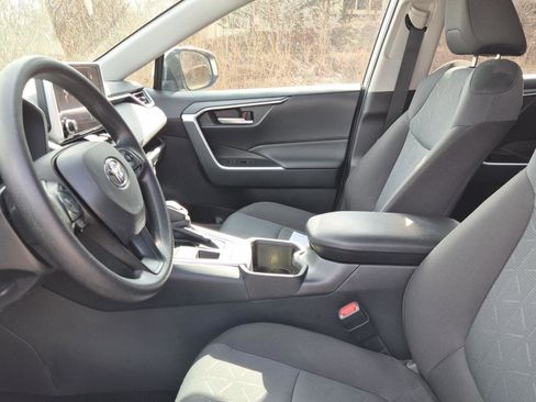 Used 2025 Toyota RAV4 XLE image 2