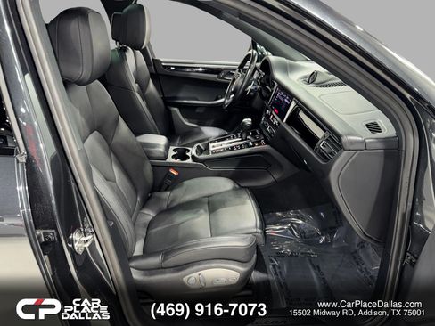 Used 2022 Porsche Macan w/ Premium Package Plus AWD/4WD image 25