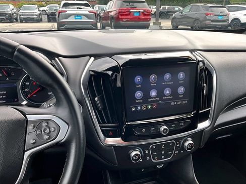 Used 2023 Chevrolet Traverse LT AWD/4WD image 18