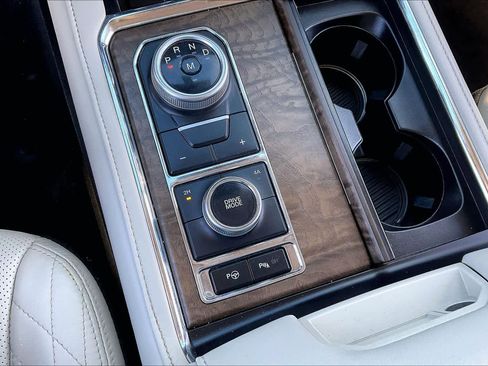 Used 2021 Ford Expedition Platinum image 32