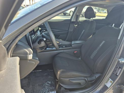 Used 2025 Hyundai Elantra SEL image 11