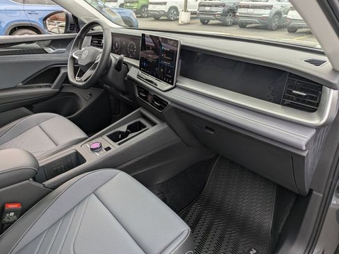 New 2026 Volkswagen Tiguan SE AWD/4WD image 34